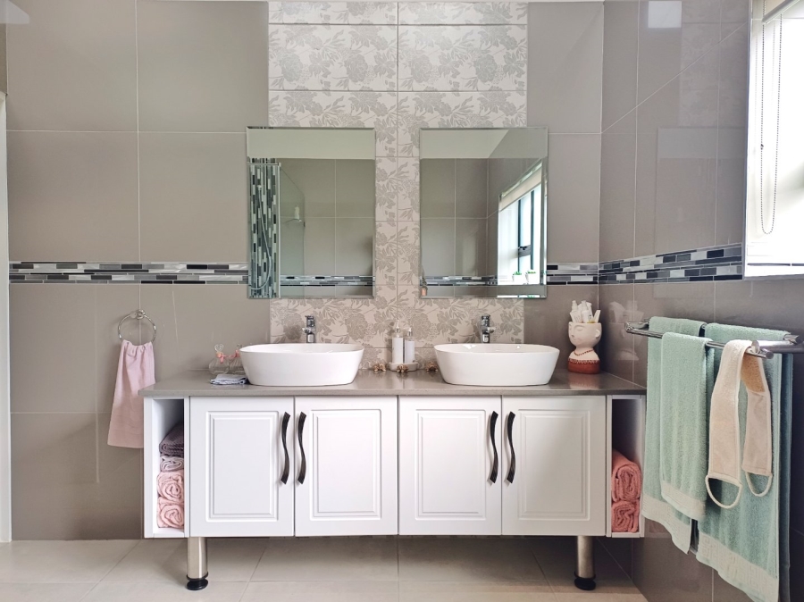 4 Bedroom Property for Sale in Tergniet Western Cape